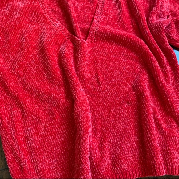 Express V-Neck Velvet Chenille Sweater - Picture 4 of 4